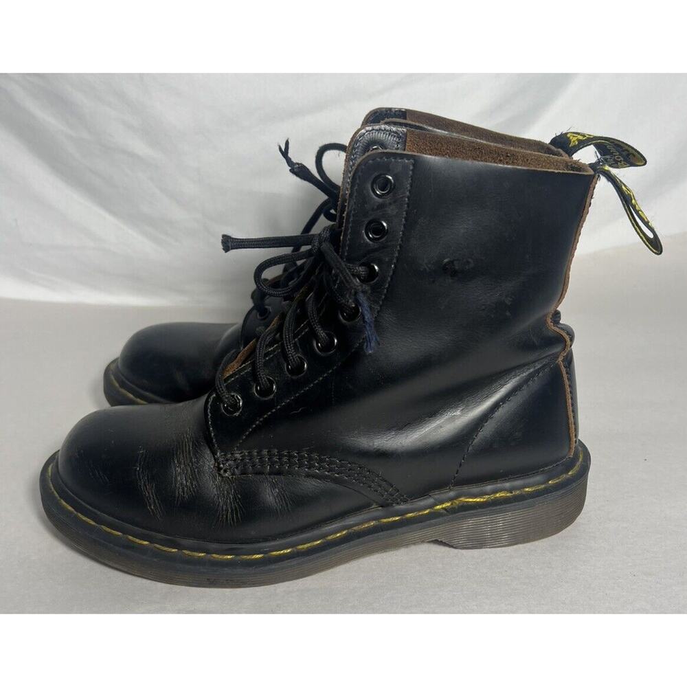 Dr. Martens MADE IN ENGLAND. Need new shoelaces, o/w in beautiful condition. - Picture 3 of 9